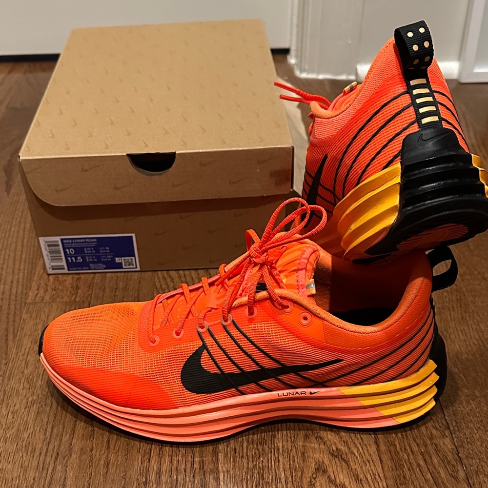 Nike Lunar Roam - Hyper Crimson and Black